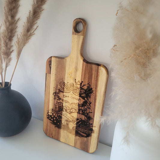 Schneidebrett Saligna mit Bon appetit Gravur